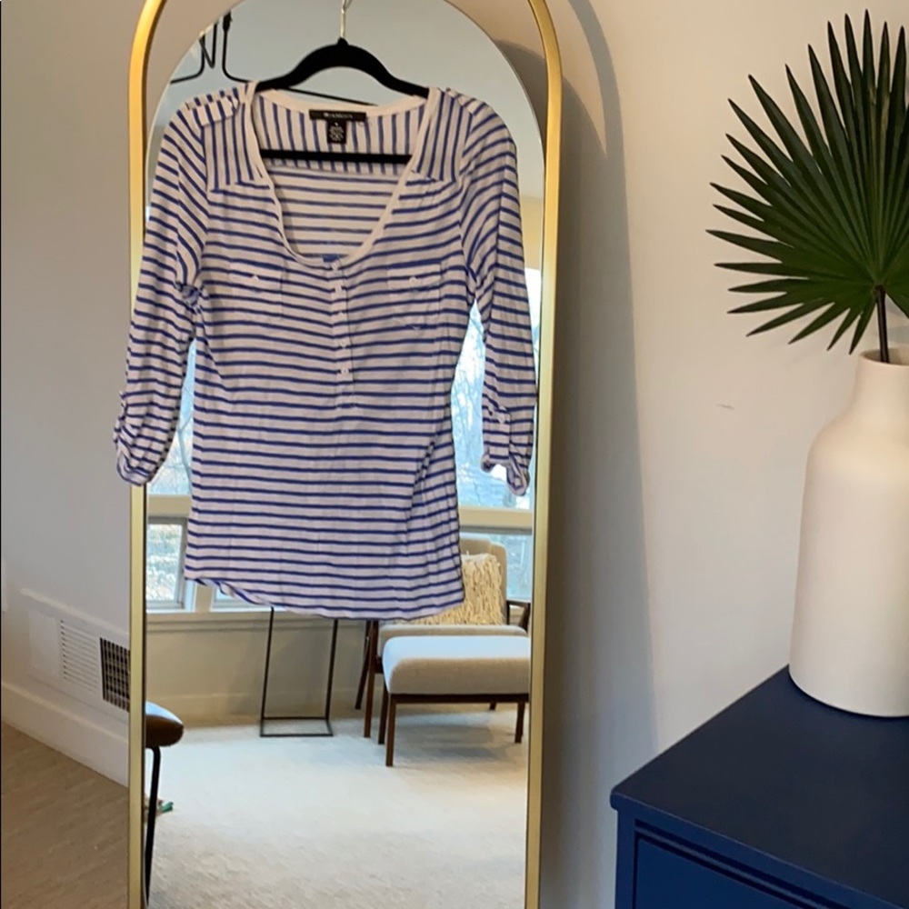 Cute casual top by 89th and Madison medium